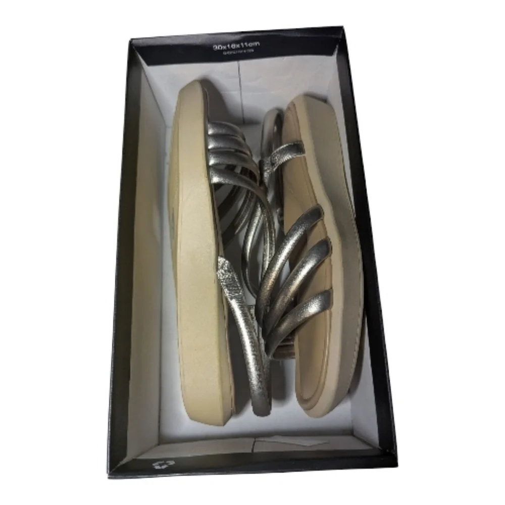 Naturalizer Ankle Strap Sandals Size 8.5 Silver Metallic Shine Straps